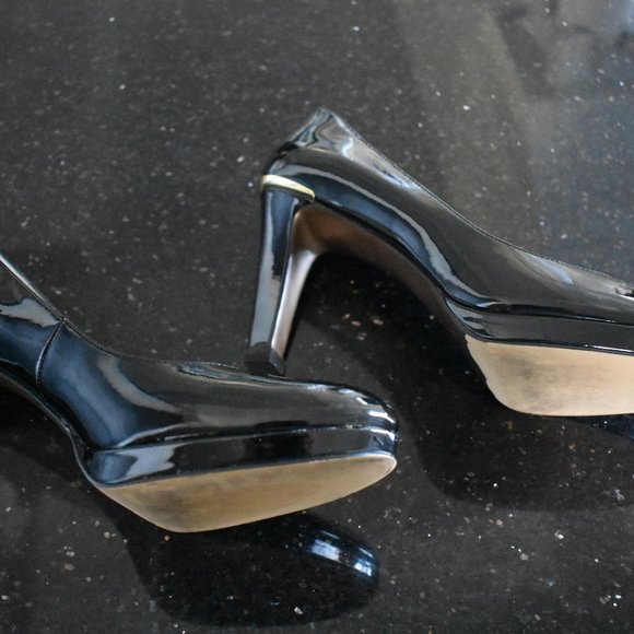 Tahari Black Pumps - Picture 7 of 9